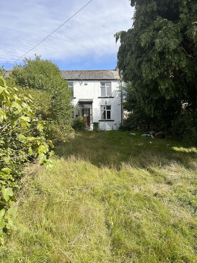 Lot: 68 - END-TERRACE COTTAGE FOR IMPROVEMENT -